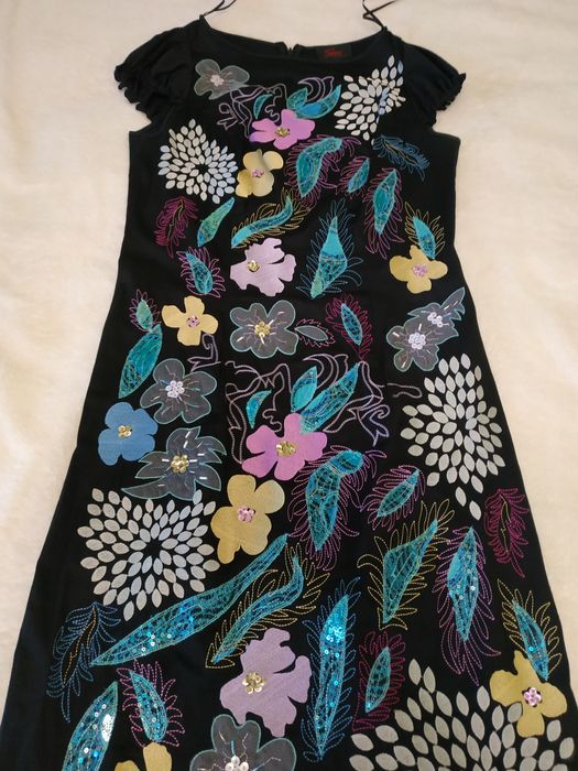 Чудове плаття з вишивкою, в ідеалі