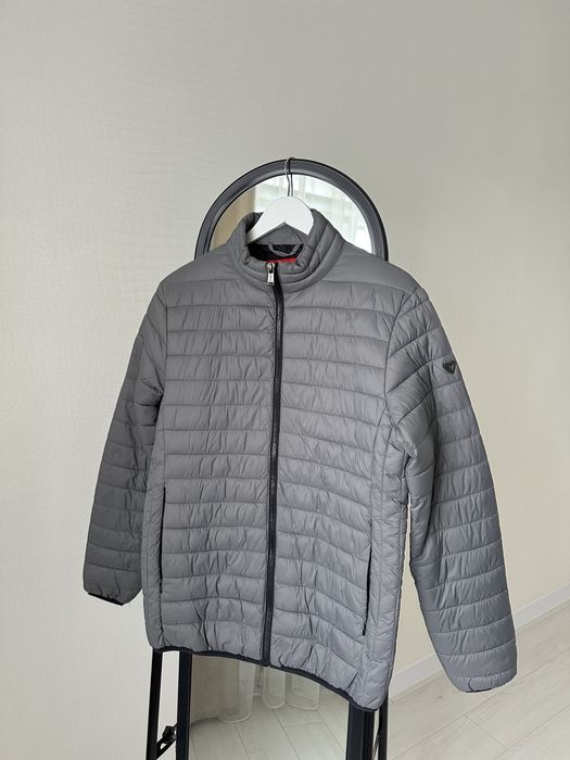 Куртка Guess М розмір (стан нова)