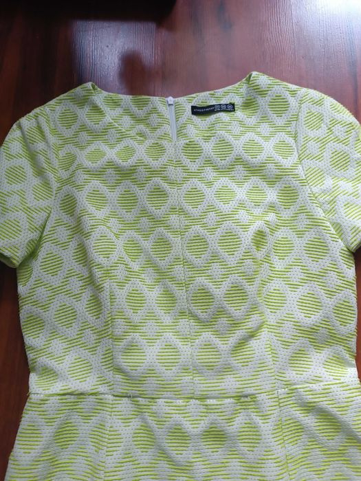 Wizytowa sukienka w geometryczne wzory ok. 152 lub S