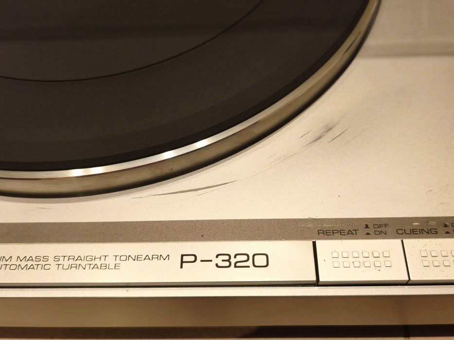 gramofon YAMAHA P-320