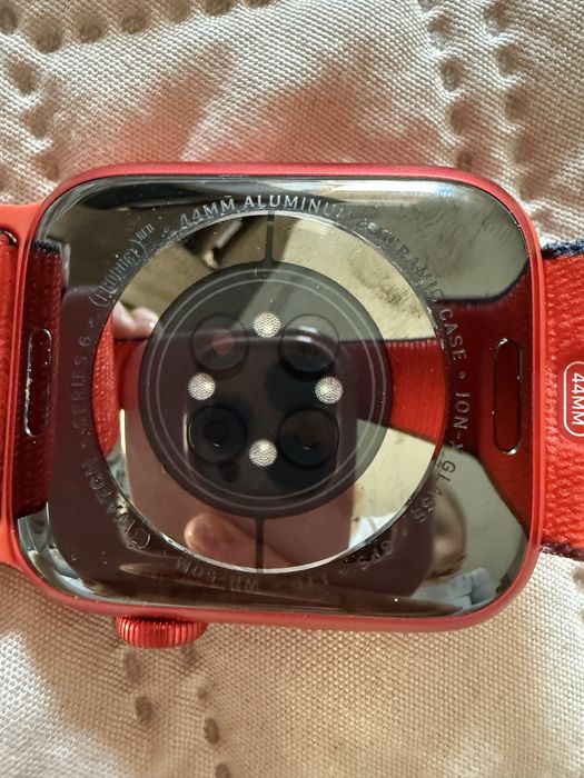 Apple Watch series 6 44mm Red Aluminum Cel