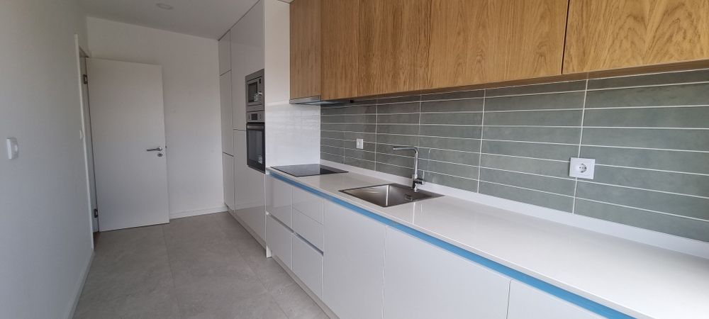 Vende-se  t2 remodelado Torre Marinha Arrentela