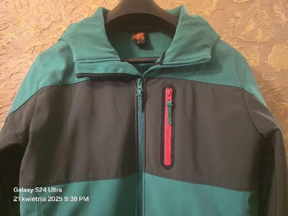 Kurtka bluza sportowa trekkingowa SOFTSHELL IGUANA rozmiar M/L.