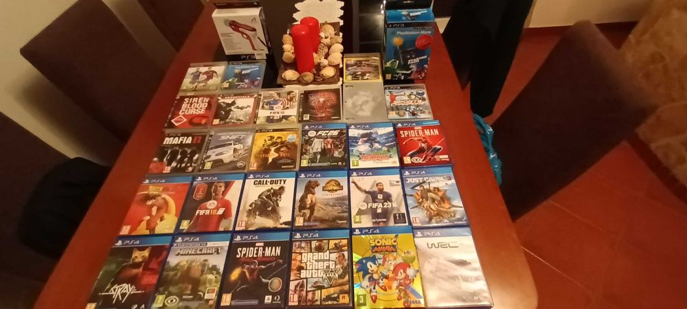 Ps4 com 24 jogos da PS4 e da PS3
