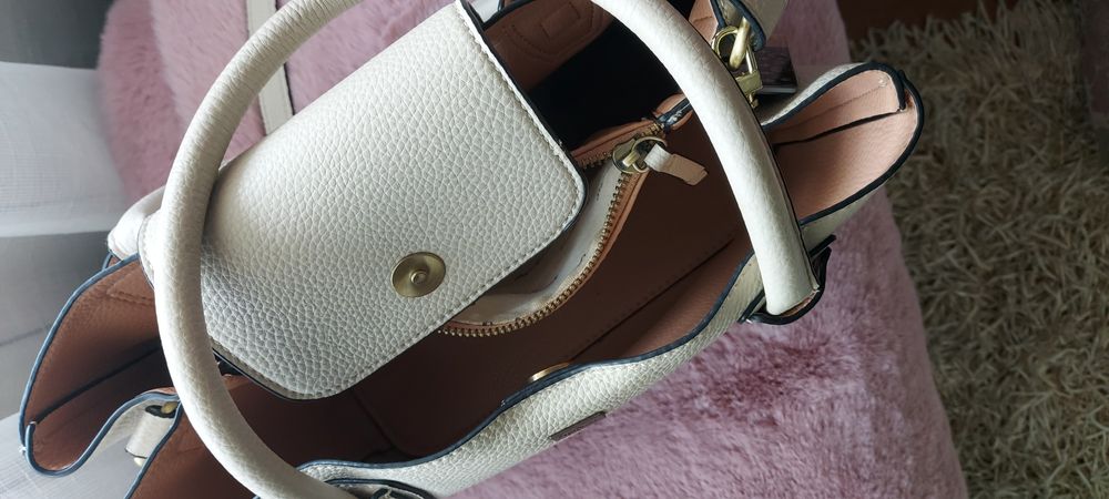 Carteiras de senhora quase como novas