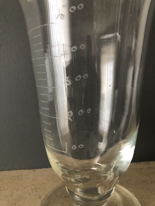 Copo medidor de farmacia