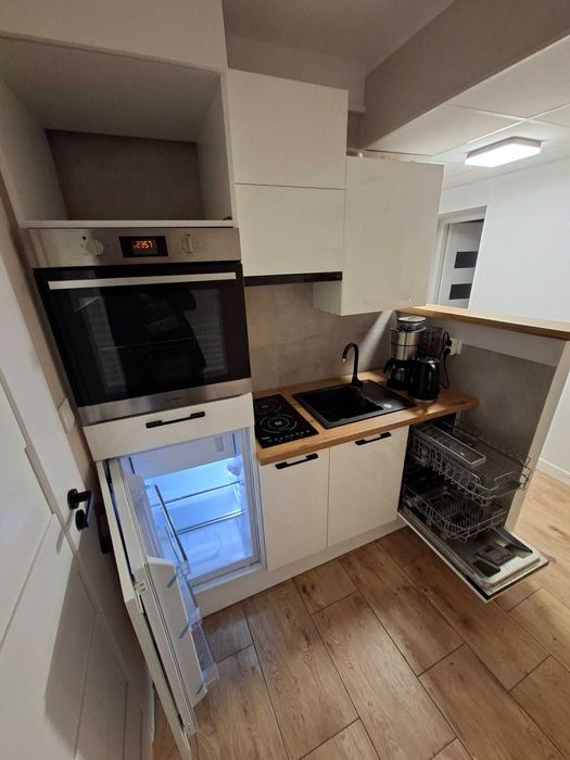 Kompaktowa kuchnia w zabudowie - 2 warianty