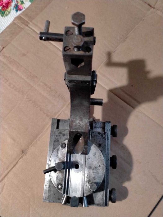 Приспособление для правки абразивных кругов шлифовальных станков  СССР