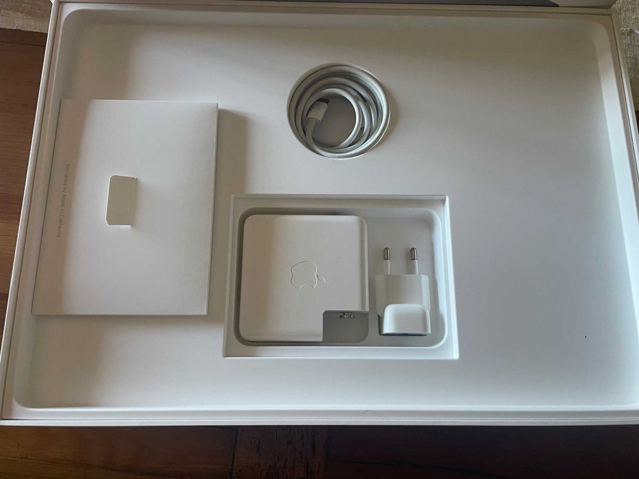 Macbook Pro 2018 com processador i7 e 16GB de RAM