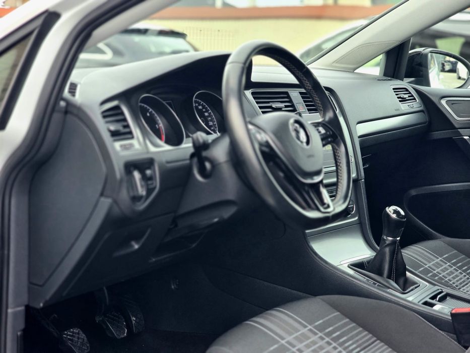 Volkswagen Golf VII R-Line 1.6Tdi 110Cv "Look Gti"