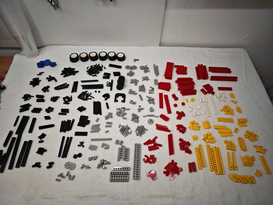 Lego Technic 8872 "Forklift Transporter"; 1993; [156]