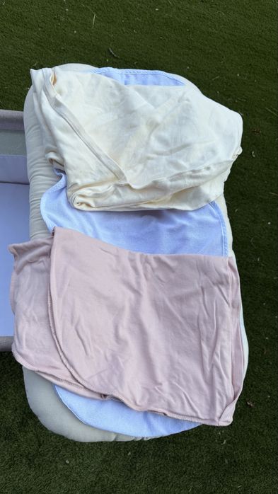Ninho  ergonômico  para bebé + protetor impermeável e capas em algodão.