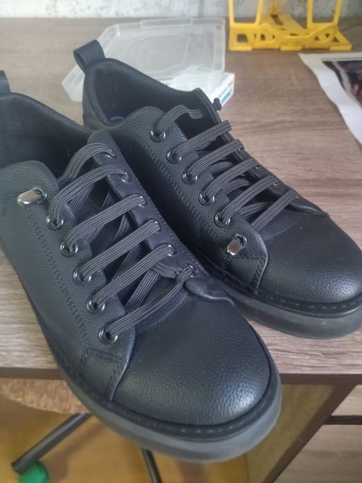 Продам підросткові демісезонні мокасіни.