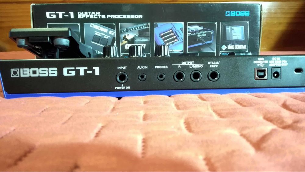 Pedaleira Boss GT-1 Guitar Multi-FX + Transformador da marca