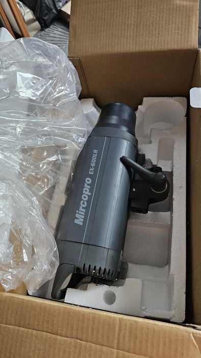 Студійне світло Спалах Godox 600 QT  Штативи Кріпленнята інші