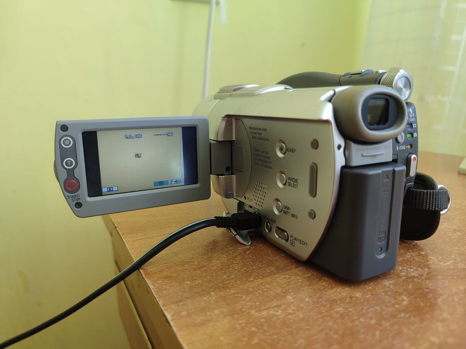 Продам відеокамеру SONY DCR-DVD405E