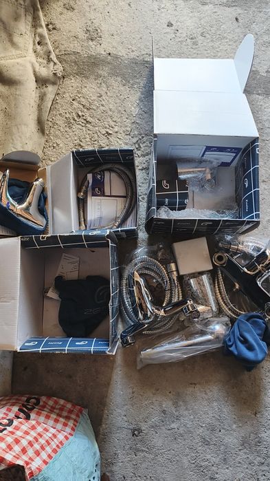 Misturadora de banheira e torneira de lavatório novos