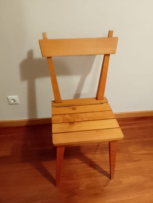 Cadeira para café em madeira