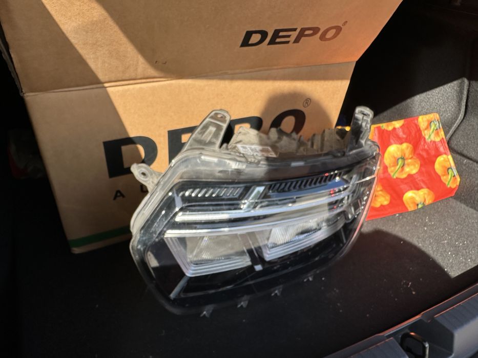 Ótica esquerda original Dacia Duster 9/2021 (apenas Led avariado)