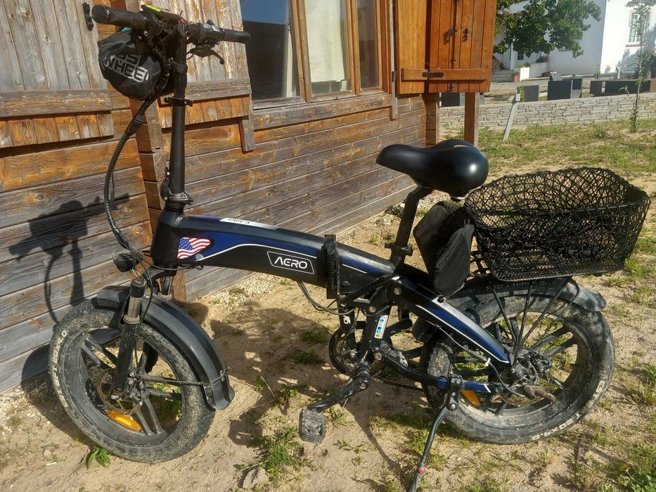 2 bicicletas eletricas e reboque