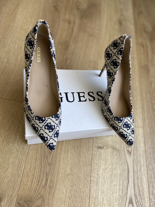 Szpilki Guess r 38