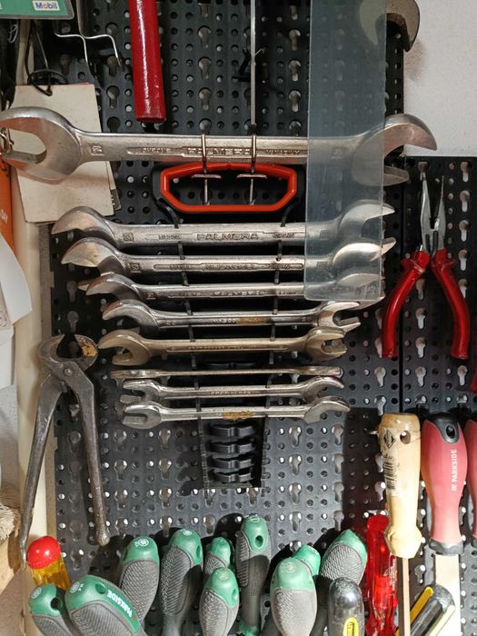 4 paineis metálicos para suporte de ferramentas