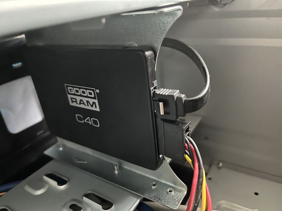 Sprzedam komputer stacjonarny z monitorem