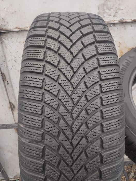 235/60/18 Bridgestone blizzak lm005