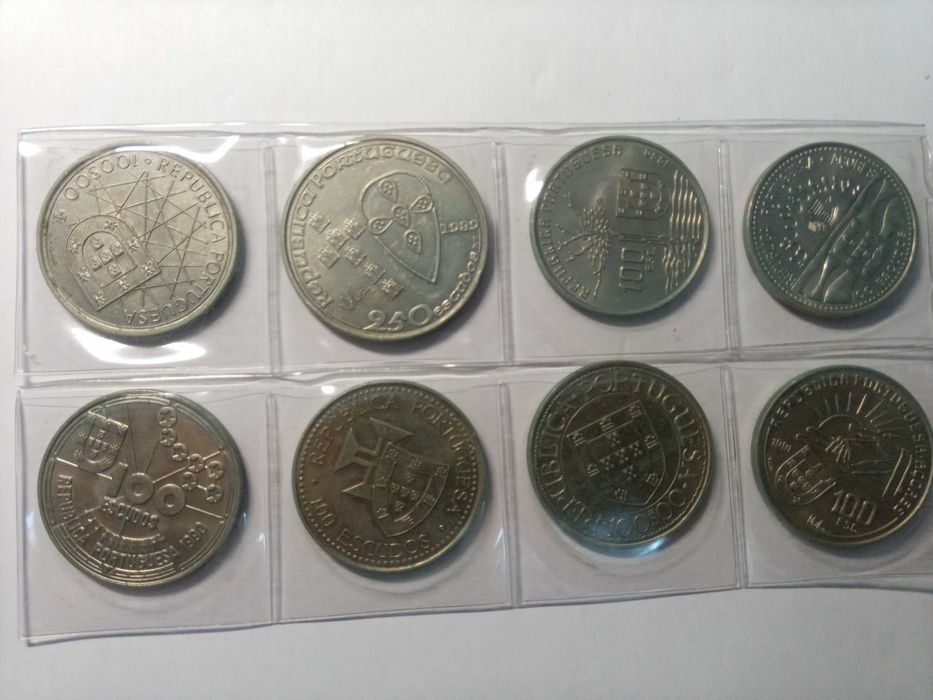 Varias moedas e notas Portuguesas e Estrangeiras de coleção