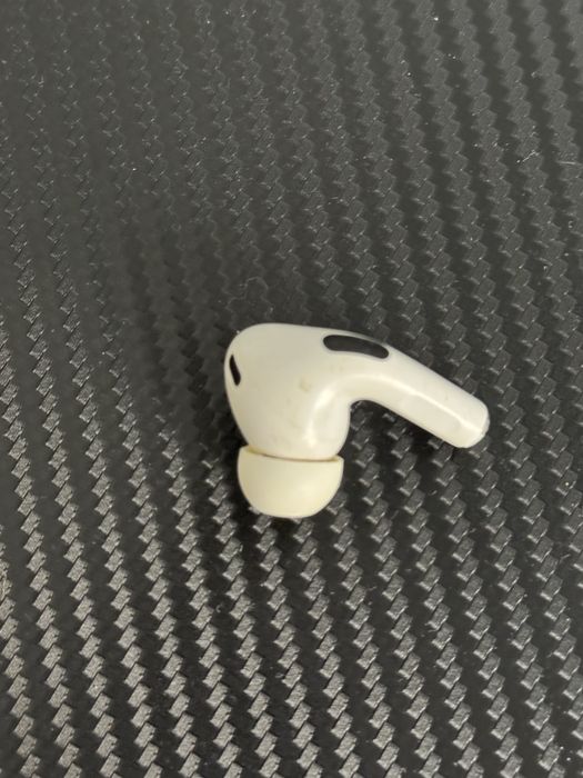Лівий навушник AirPods