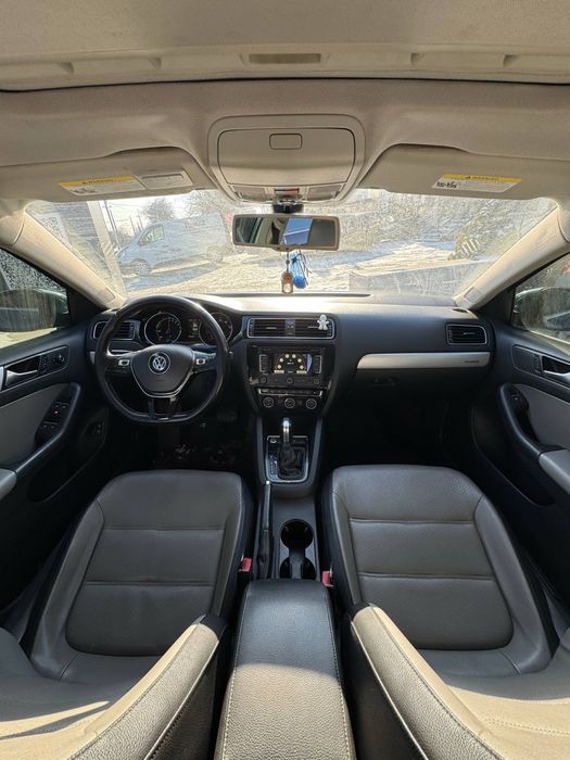 Продаем volkswagen jetta гибрид SEL