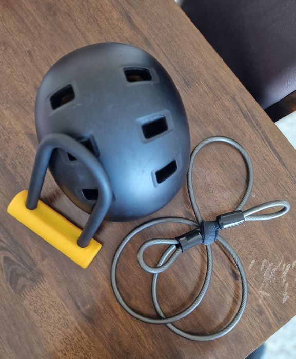 Conj. Acessórios p uso desportivo (Capacete/Cadeado)