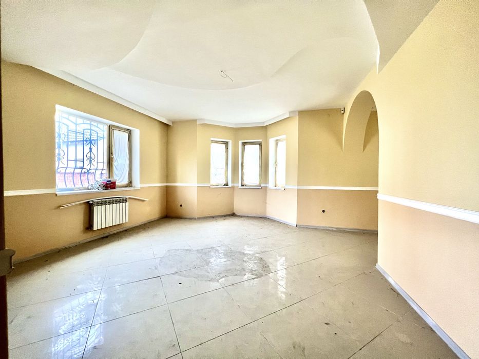 Котедж за вигідною ціною в хорошому районі міста, 80% готовності