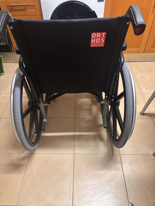 Cadeira de rodas nova