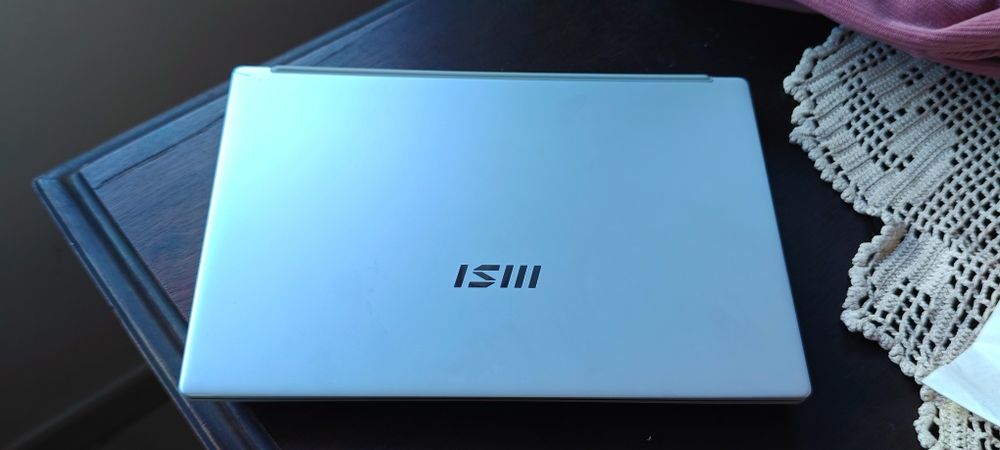 Portátil MSI 14C7M Ryzen 5 7250, 8gb, 512gb excelente estado