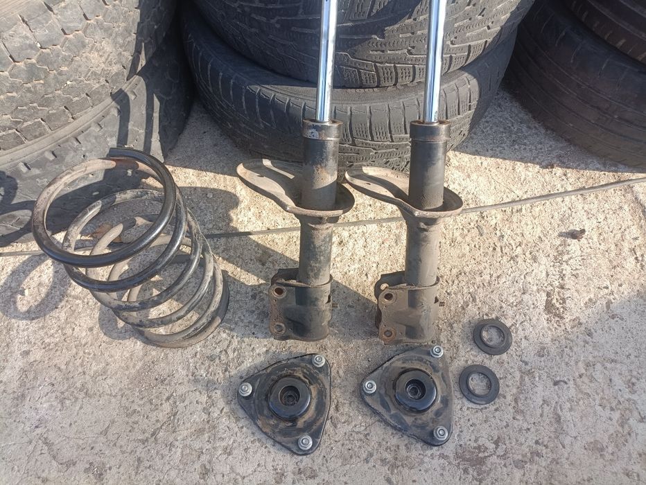 Продам б/у запчасти  lancer 9 передний амортизатор опоры пружина