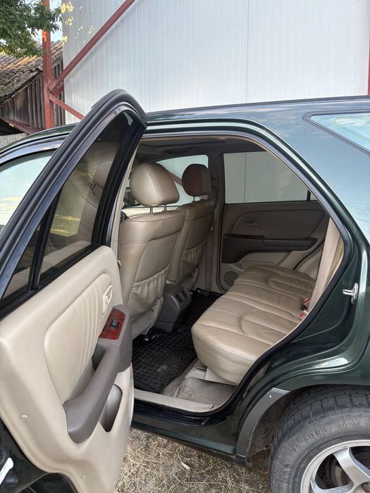 Автомобіль Lexus RX-300