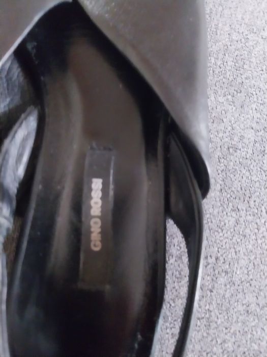Gino Rosi r 39 skórzane sandalki