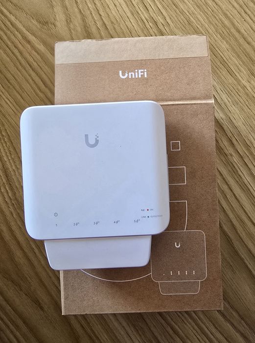 Ubiquiti USW-Flex 5-P Gigabit PoE Switch64730171057025120