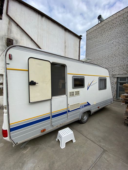 Продаємо улюблений сімейний причеп кемпінг Burstner