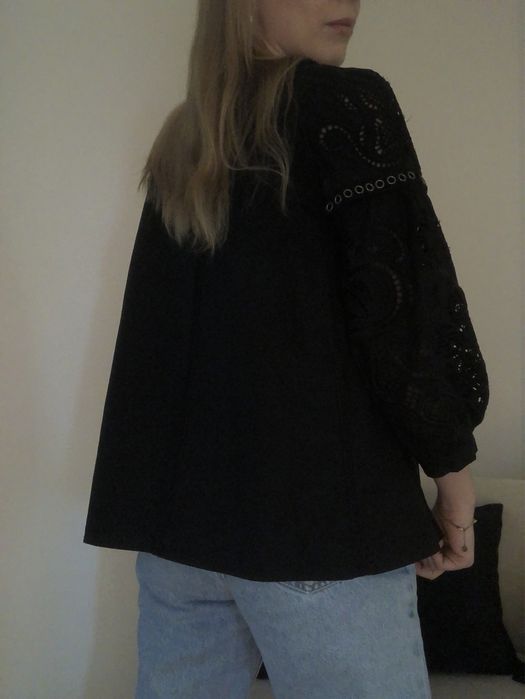 bufiasta bluzka boho czarna ze zdobieniami frędzelkami