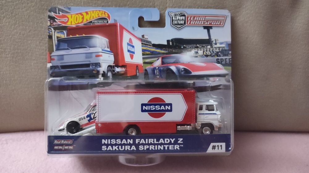 Hot Wheels Team Transport Nissan Fairlady Z Sakura Sprinter