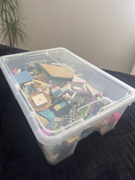 Zestaw klockow lego z roznych zestawow . Polecam