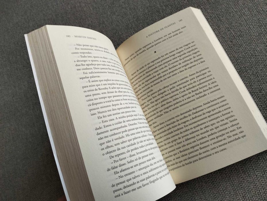 Livro "A pintora de plantas" de Martin Davies