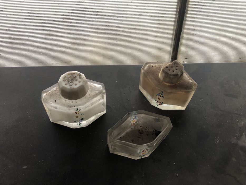 Stara solniczka i pieprzniczka