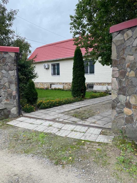 Продам будинок 209 м.кв, з жилим підвалом, грубою та хоз. постройки.