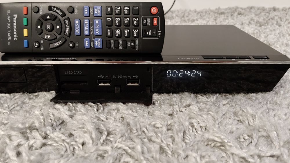 BLU-RAY SD Card DVD CD Player Panasonic DMP-BDT234 HDMI pilot
