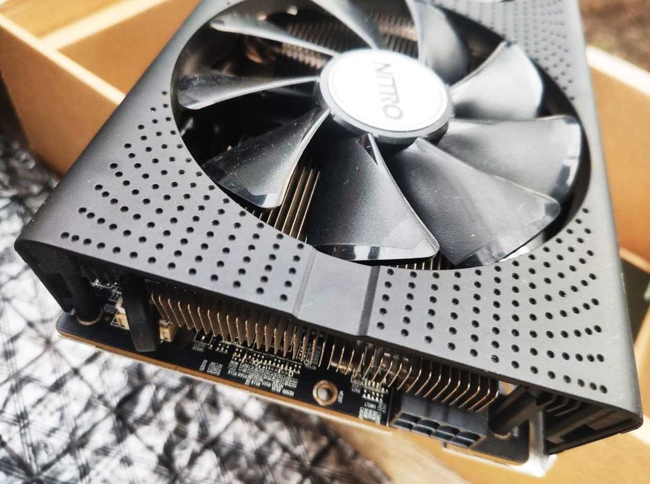 игровая Sapphire Nitro+ RX 480 8Gb состояние норм ОС версия