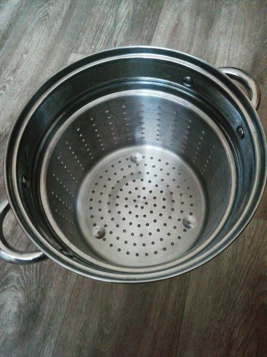 Каструля з отворами