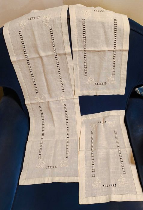 Conjunto 3 naperons de linho com bainha aberta